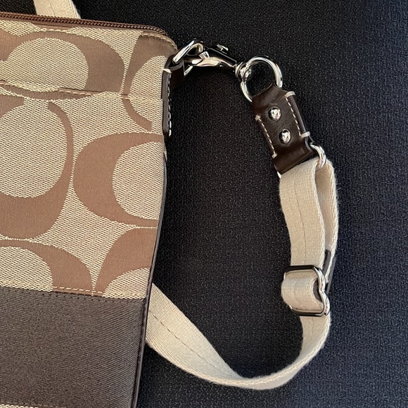 Vintage Coach crossbody bag w/adjustable strap. brown&beige with stitched C’s. - Picture 3 of 6